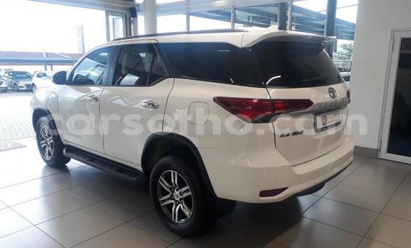Acheter Occasion Voiture Toyota Fortuner Blanc à Maseru, Maseru Acheter Occasion Voiture Toyota Fortuner Blanc à Maseru, Maseru