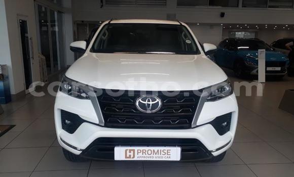 Acheter Occasion Voiture Toyota Fortuner Blanc à Maseru, Maseru Acheter Occasion Voiture Toyota Fortuner Blanc à Maseru, Maseru