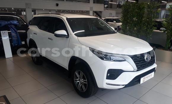 Acheter Occasion Voiture Toyota Fortuner Blanc à Maseru, Maseru Acheter Occasion Voiture Toyota Fortuner Blanc à Maseru, Maseru