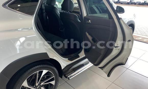 Sayi Na hannu Hyundai Tucson White Mota in Maseru a Maseru Sayi Na hannu Hyundai Tucson White Mota in Maseru a Maseru
