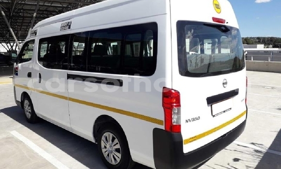 Sayi Na hannu Nissan NV350 Caravan White Mota in Maseru a Maseru Sayi Na hannu Nissan NV350 Caravan White Mota in Maseru a Maseru