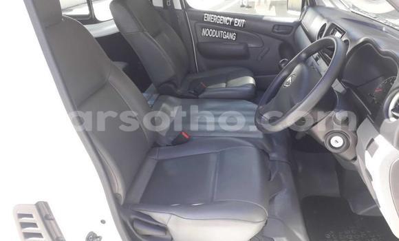Sayi Na hannu Nissan NV350 Caravan White Mota in Maseru a Maseru Sayi Na hannu Nissan NV350 Caravan White Mota in Maseru a Maseru