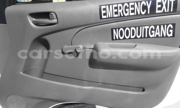 Sayi Na hannu Nissan NV350 Caravan White Mota in Maseru a Maseru Sayi Na hannu Nissan NV350 Caravan White Mota in Maseru a Maseru