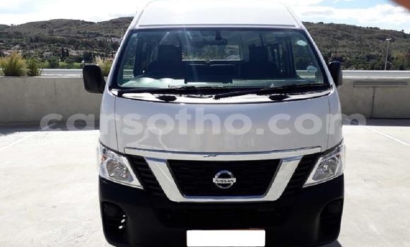 Sayi Na hannu Nissan NV350 Caravan White Mota in Maseru a Maseru Sayi Na hannu Nissan NV350 Caravan White Mota in Maseru a Maseru