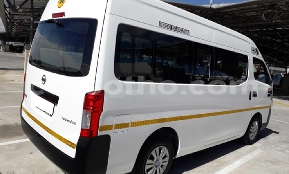 Sayi Na hannu Nissan NV350 Caravan White Mota in Maseru a Maseru Sayi Na hannu Nissan NV350 Caravan White Mota in Maseru a Maseru