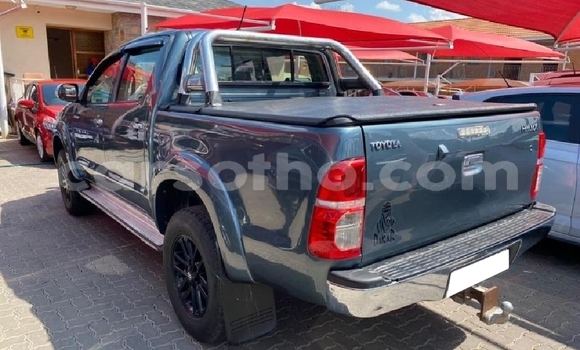 Sayi Na hannu Toyota Hilux Beige Mota in Maputsoa a Leribe Sayi Na hannu Toyota Hilux Beige Mota in Maputsoa a Leribe