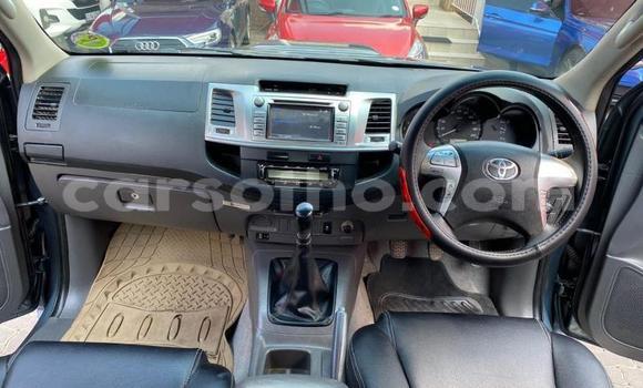 Sayi Na hannu Toyota Hilux Beige Mota in Maputsoa a Leribe Sayi Na hannu Toyota Hilux Beige Mota in Maputsoa a Leribe