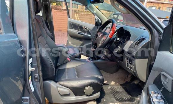 Sayi Na hannu Toyota Hilux Beige Mota in Maputsoa a Leribe Sayi Na hannu Toyota Hilux Beige Mota in Maputsoa a Leribe