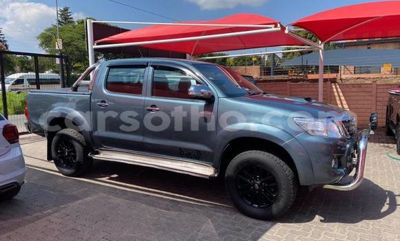 Sayi Na hannu Toyota Hilux Beige Mota in Maputsoa a Leribe Sayi Na hannu Toyota Hilux Beige Mota in Maputsoa a Leribe