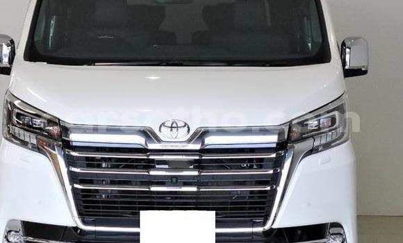 اشتري مستعمل Toyota Grand HiAce White سيارة في Butha Buthe في Butha-Buthe اشتري مستعمل Toyota Grand HiAce White سيارة في Butha Buthe في Butha-Buthe
