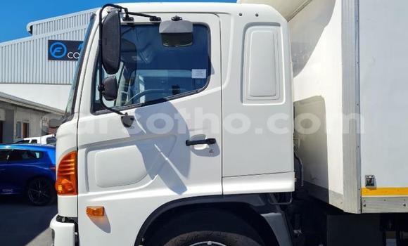 Sayi Na hannu Hino Ranger White Babbar mota in Maseru a Maseru Sayi Na hannu Hino Ranger White Babbar mota in Maseru a Maseru