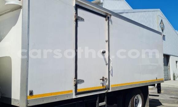 Sayi Na hannu Hino Ranger White Babbar mota in Maseru a Maseru Sayi Na hannu Hino Ranger White Babbar mota in Maseru a Maseru