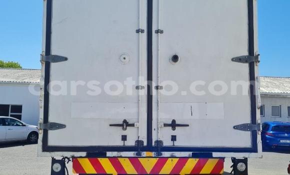 Sayi Na hannu Hino Ranger White Babbar mota in Maseru a Maseru Sayi Na hannu Hino Ranger White Babbar mota in Maseru a Maseru