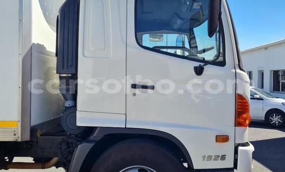 Sayi Na hannu Hino Ranger White Babbar mota in Maseru a Maseru Sayi Na hannu Hino Ranger White Babbar mota in Maseru a Maseru