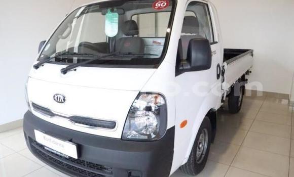 Buy Used Kia K7 White Car in Maseru in Maseru Buy Used Kia K7 White Car in Maseru in Maseru