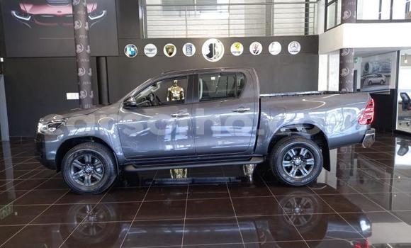 Sayi Na hannu Toyota Hilux Silver Mota in Maseru a Maseru Sayi Na hannu Toyota Hilux Silver Mota in Maseru a Maseru