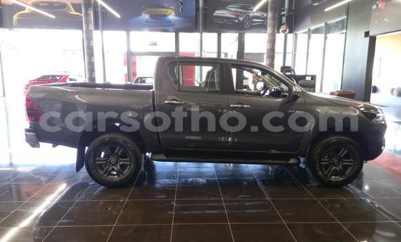 Sayi Na hannu Toyota Hilux Silver Mota in Maseru a Maseru Sayi Na hannu Toyota Hilux Silver Mota in Maseru a Maseru