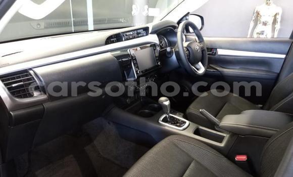 Sayi Na hannu Toyota Hilux Silver Mota in Maseru a Maseru Sayi Na hannu Toyota Hilux Silver Mota in Maseru a Maseru