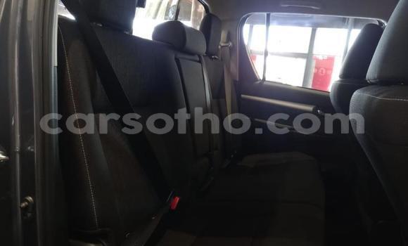 Sayi Na hannu Toyota Hilux Silver Mota in Maseru a Maseru Sayi Na hannu Toyota Hilux Silver Mota in Maseru a Maseru