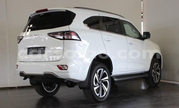 اشتري مستعمل Isuzu MU-X White سيارة في Butha Buthe في Butha-Buthe اشتري مستعمل Isuzu MU-X White سيارة في Butha Buthe في Butha-Buthe