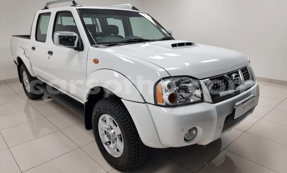 Sayi Na hannu Nissan NP 300 White Mota in Maseru a Maseru Sayi Na hannu Nissan NP 300 White Mota in Maseru a Maseru