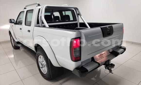 Sayi Na hannu Nissan NP 300 White Mota in Maseru a Maseru Sayi Na hannu Nissan NP 300 White Mota in Maseru a Maseru