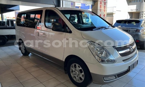 Sayi Na hannu Hyundai H1 White Mota in Maseru a Maseru Sayi Na hannu Hyundai H1 White Mota in Maseru a Maseru