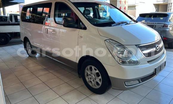 Sayi Na hannu Hyundai H1 White Mota in Maseru a Maseru Sayi Na hannu Hyundai H1 White Mota in Maseru a Maseru