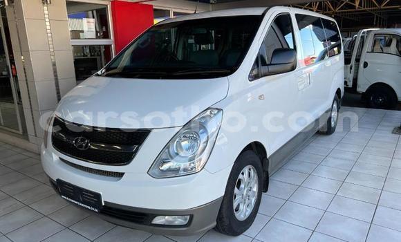Sayi Na hannu Hyundai H1 White Mota in Maseru a Maseru Sayi Na hannu Hyundai H1 White Mota in Maseru a Maseru