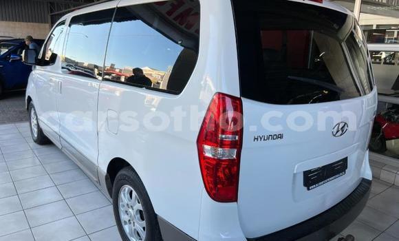 Sayi Na hannu Hyundai H1 White Mota in Maseru a Maseru Sayi Na hannu Hyundai H1 White Mota in Maseru a Maseru