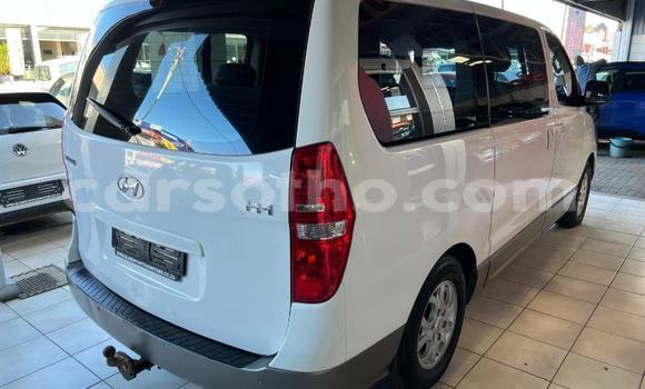 Sayi Na hannu Hyundai H1 White Mota in Maseru a Maseru Sayi Na hannu Hyundai H1 White Mota in Maseru a Maseru