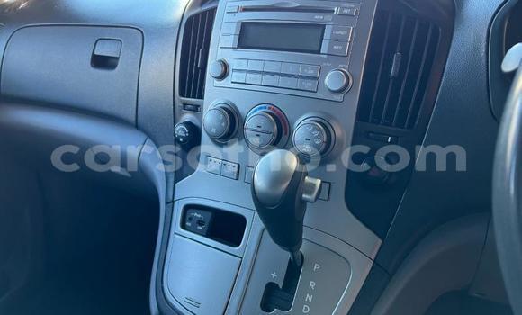 Sayi Na hannu Hyundai H1 White Mota in Maseru a Maseru Sayi Na hannu Hyundai H1 White Mota in Maseru a Maseru