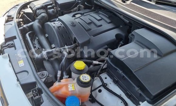 Buy Used Land Rover Discovery White Car in Maseru in Maseru Buy Used Land Rover Discovery White Car in Maseru in Maseru