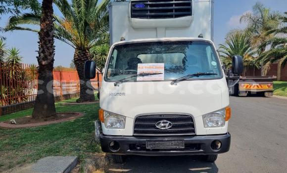 Acheter Occasion Voiture Hyundai H1 Blanc à Maseru, Maseru Acheter Occasion Voiture Hyundai H1 Blanc à Maseru, Maseru