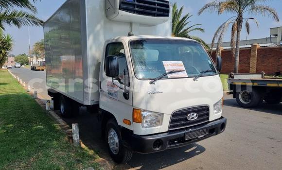 Acheter Occasion Voiture Hyundai H1 Blanc à Maseru, Maseru Acheter Occasion Voiture Hyundai H1 Blanc à Maseru, Maseru