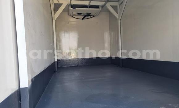 Acheter Occasion Voiture Hyundai H1 Blanc à Maseru, Maseru Acheter Occasion Voiture Hyundai H1 Blanc à Maseru, Maseru