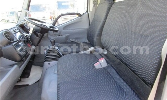 Acheter Occasion Voiture Hyundai H1 Blanc à Maseru, Maseru Acheter Occasion Voiture Hyundai H1 Blanc à Maseru, Maseru