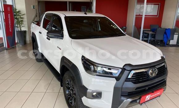 Sayi Na hannu Toyota Hilux White Mota in Maseru a Maseru Sayi Na hannu Toyota Hilux White Mota in Maseru a Maseru