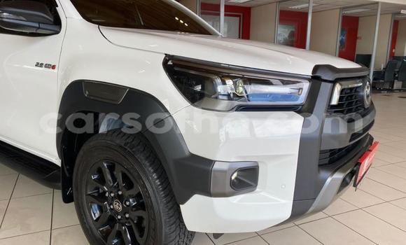 Sayi Na hannu Toyota Hilux White Mota in Maseru a Maseru Sayi Na hannu Toyota Hilux White Mota in Maseru a Maseru
