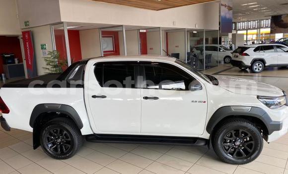 Sayi Na hannu Toyota Hilux White Mota in Maseru a Maseru Sayi Na hannu Toyota Hilux White Mota in Maseru a Maseru