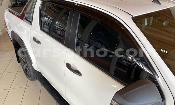 Sayi Na hannu Toyota Hilux White Mota in Maseru a Maseru Sayi Na hannu Toyota Hilux White Mota in Maseru a Maseru