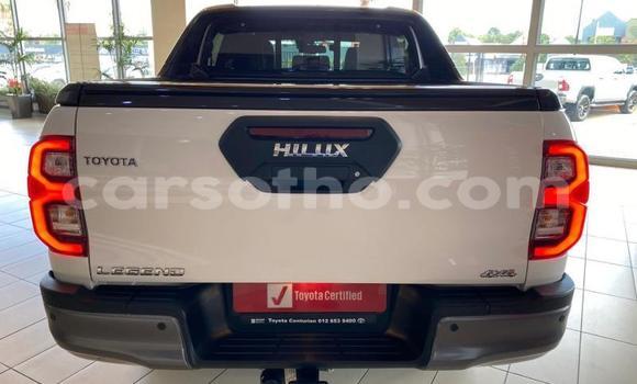 Sayi Na hannu Toyota Hilux White Mota in Maseru a Maseru Sayi Na hannu Toyota Hilux White Mota in Maseru a Maseru
