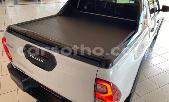 Sayi Na hannu Toyota Hilux White Mota in Maseru a Maseru Sayi Na hannu Toyota Hilux White Mota in Maseru a Maseru