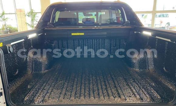 Sayi Na hannu Toyota Hilux White Mota in Maseru a Maseru Sayi Na hannu Toyota Hilux White Mota in Maseru a Maseru