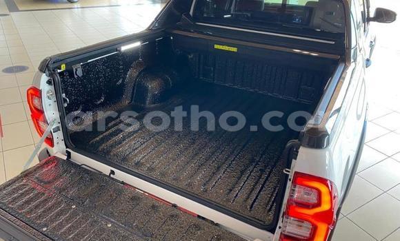 Sayi Na hannu Toyota Hilux White Mota in Maseru a Maseru Sayi Na hannu Toyota Hilux White Mota in Maseru a Maseru