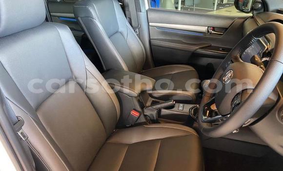 Sayi Na hannu Toyota Hilux White Mota in Maseru a Maseru Sayi Na hannu Toyota Hilux White Mota in Maseru a Maseru