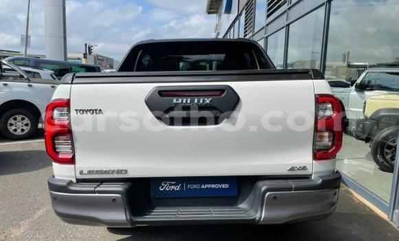 Sayi Na hannu Toyota Hilux White Mota in Maseru a Maseru Sayi Na hannu Toyota Hilux White Mota in Maseru a Maseru