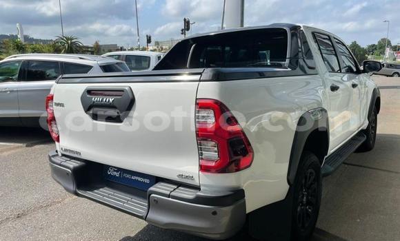 Sayi Na hannu Toyota Hilux White Mota in Maseru a Maseru Sayi Na hannu Toyota Hilux White Mota in Maseru a Maseru