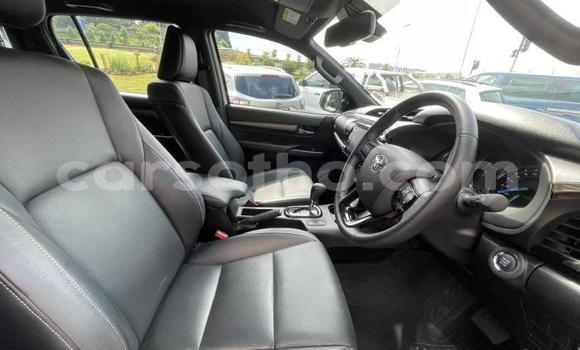 Sayi Na hannu Toyota Hilux White Mota in Maseru a Maseru Sayi Na hannu Toyota Hilux White Mota in Maseru a Maseru