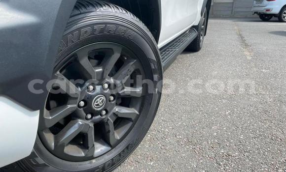 Sayi Na hannu Toyota Hilux White Mota in Maseru a Maseru Sayi Na hannu Toyota Hilux White Mota in Maseru a Maseru